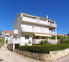 Apartmani Perani, Novalja, otok Pag, Hrvatska - Apartments Peranic, Novalja, Island of Pag, Croatia